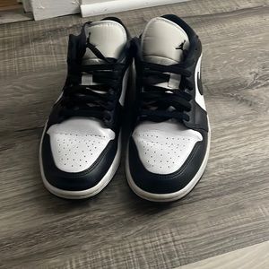 Jordan 1 Lows size 9.5 in woman (8 in men)